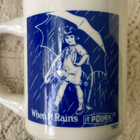 Morton Salt Set Advertising “When It Rains It pours” - Picture 6 of 8